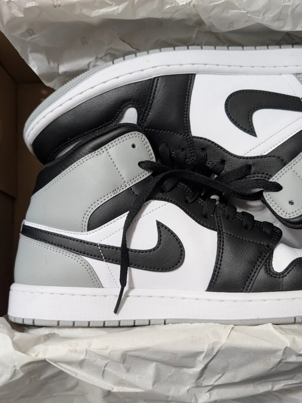 Air Jordan 1 Mid Box - White/Black/Light Smoke Grey